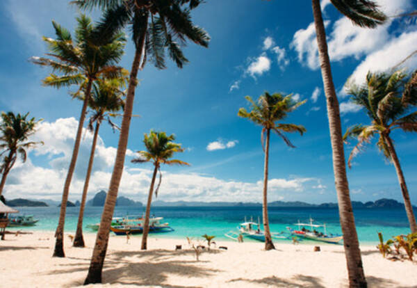 Plaża i wodospad w Nacpan, El Nido (Palawan)